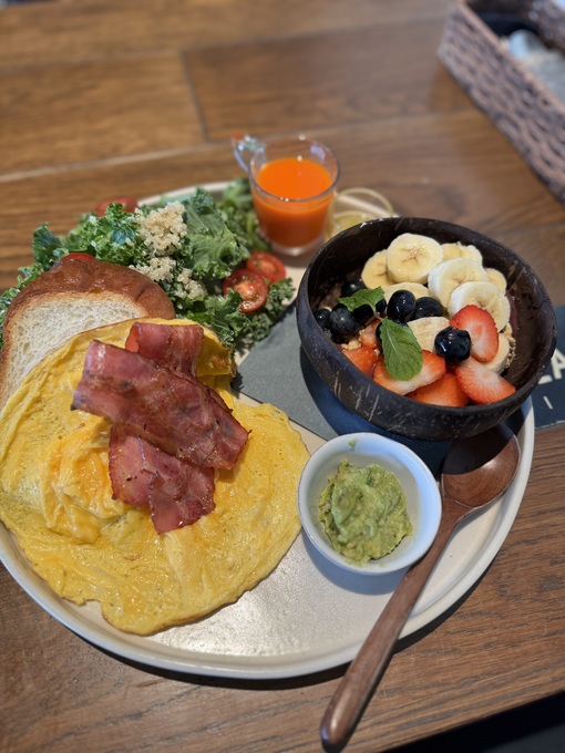 秀吉(ﾋﾃﾞﾖｼ) 遅めの朝ごはん