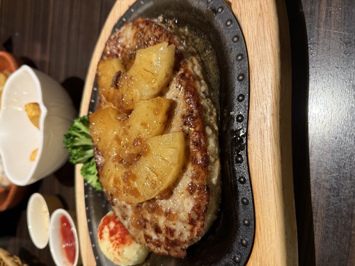 基哉 (ﾓﾄﾔ) ハンバーグ✨