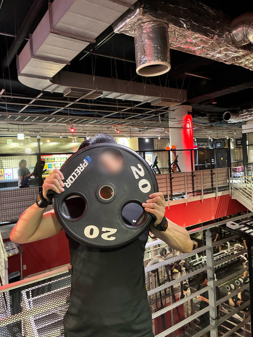 透司(ﾄｳｼﾞ) 【🥋筋トレと色彩心理学。赤いジムの秘密💪】