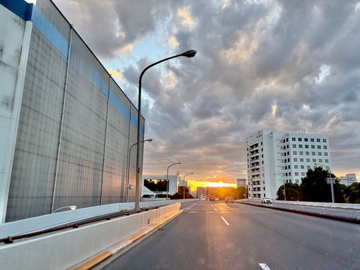 尊(ﾀｹﾙ) とある道すがらの夕日🌇