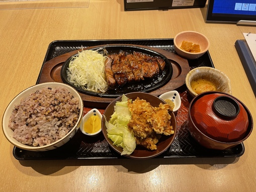 叶(ｶﾅｴ) お昼のご飯タイム🤤