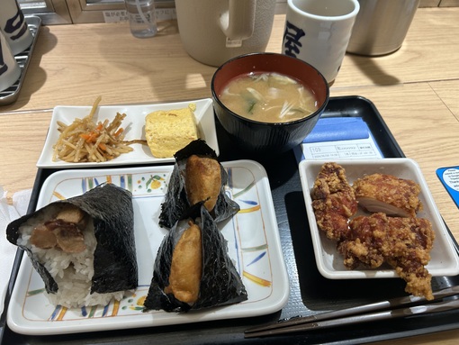 恋弥(ﾚﾝﾔ) ご馳走様です🍙